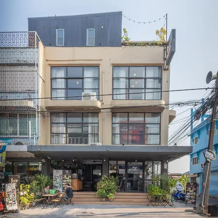 Beige-Poshtels-Netflix-Hostel-Bangkok-Exterior