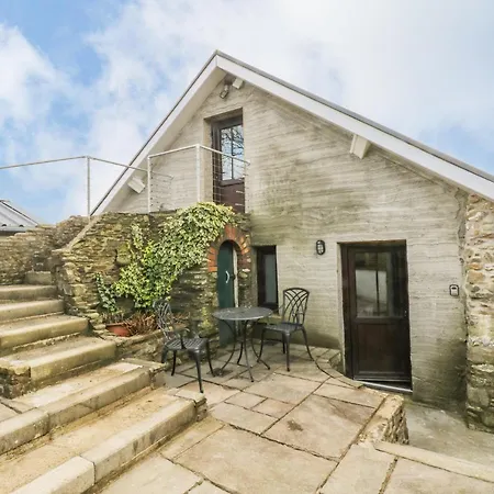 Green-Grove-Barn-Carmarthen-Exterior