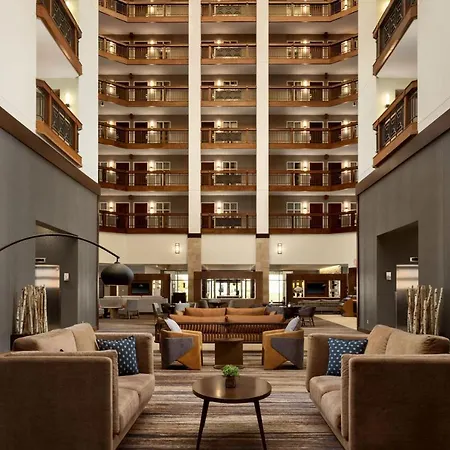 Minneapolis-Marriott-Northwest-Hotel-Conference-Center-Brooklyn-Park-Interior