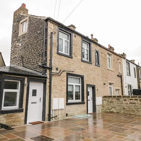 Waters-View-Villa-Skipton-Exterior