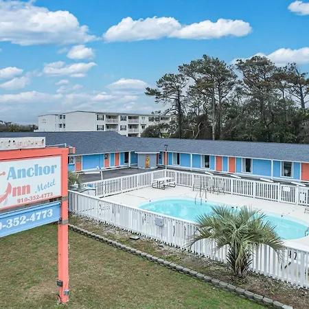 Anchor-Inn-Motel-Oak-Island-Exterior