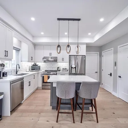 Lake-View-Cottage-With-Three-Ensuites-And-Elevator-Fort-Erie-Kitchen