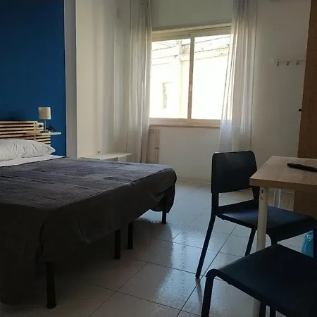 Nice-Stay-Naples-Room