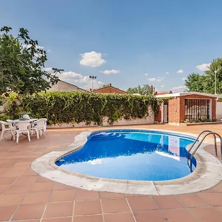 La-Casa-De-Ines-Villa-Alcala-de-Henares-Swimming-Pool