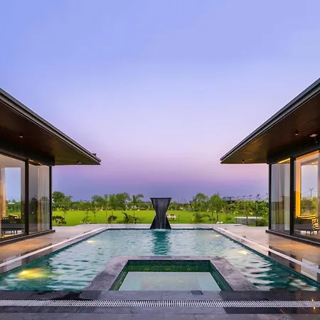 StayvistaS-Anantam-Exquisite-4Br-With-Huge-Swimming-Pool-Villa-In-Delhi-New-Delhi-Exterior