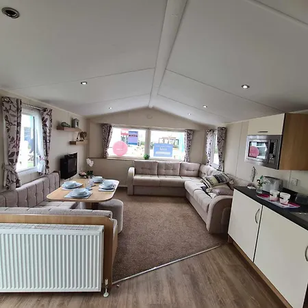 Happy-Days-Caravan-90-Primrose-Field-Primrose-Valley-Filey-Room