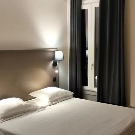 Hotel-Royal-Montreuil-Room