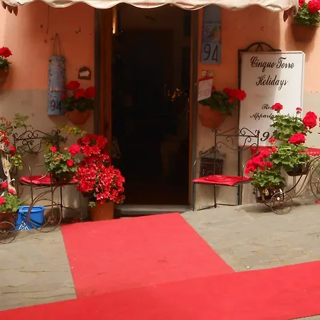 Cinqueterre-Holidays-Riomaggiore-Exterior