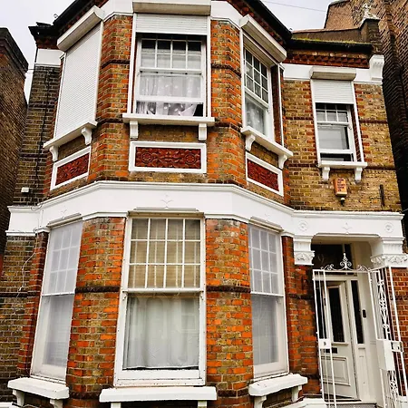 Victorian-Woods-Bnb-London-Exterior