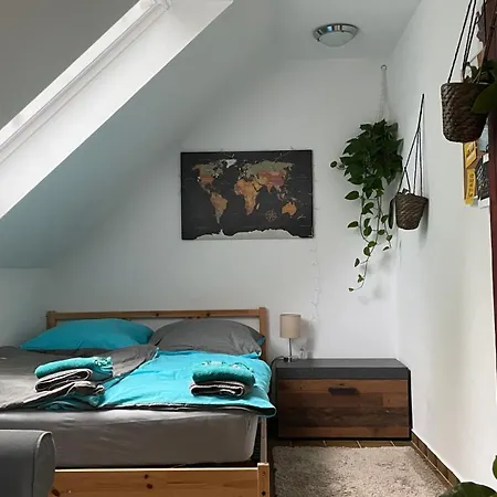 Five-Oaks-Sky-Apartment-Hamburg-Room