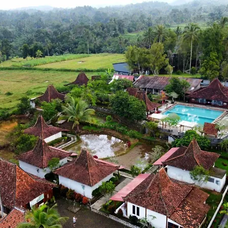 Kampoeng-Joglo-Ijen-Villa-Banyuwangi-Exterior
