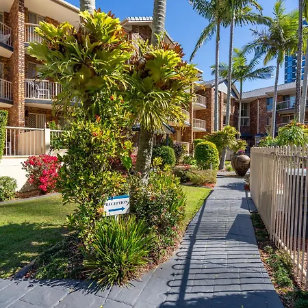 Oceanside-Cove-Aparthotel-Gold-Coast-Exterior