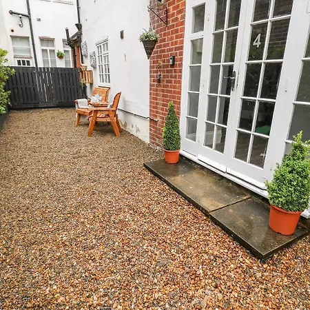 St-JohnS-North-Hotel-Apartments-Wakefield-Exterior