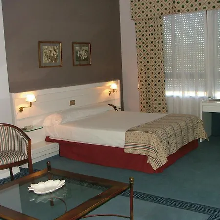 Hotel-Las-Cigueenas-Trujillo-Room