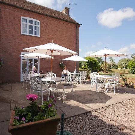 Corse-Lawn-House-Hotel-Exterior