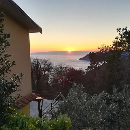 I-Tre-Grappoli-Villa-Corniglia-Exterior