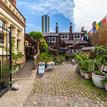 Lotus-Guesthouse-London-Exterior