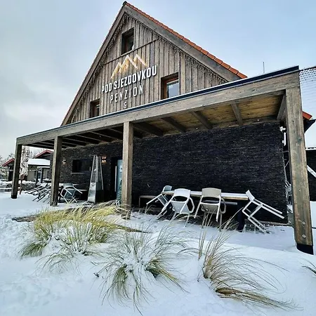 Penzion-A-Restaurace-Pod-Sjezdovkou-Cenkovice-Exterior