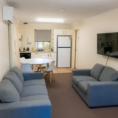 Chandler-Lodge-And-Cabins-Belmont-Room