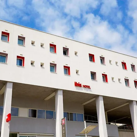 Ibis-Lorient-Centre-Gare-Hotel-Exterior