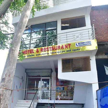 Golden-Hotel-And-Restaurant-Chauri-Chaura-Exterior