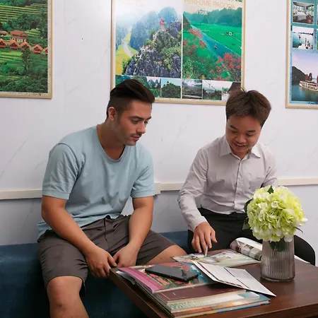 The-La-Renta-Hotel-Spa-Hanoi-People