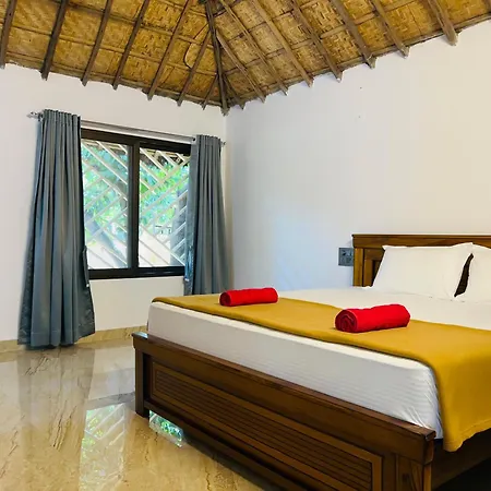 Hampi-Village-Resort-Tutti-Cafe-Beds