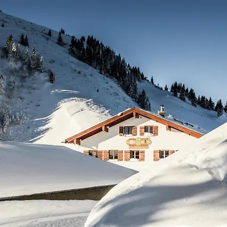 Berghotel-Altes-Wallberghaus-Rottach-Egern-Exterior