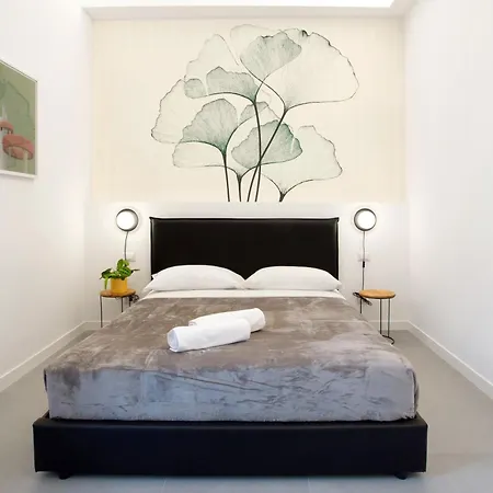 Re-Di-Roma-Luxury-Suite-Room