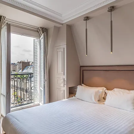 Hotel-Saint-Louis-Jardin-Du-Luxembourg-Paris-Room
