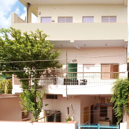 Kedar-Guest-House-Feel-At-Home-Varanasi-Exterior