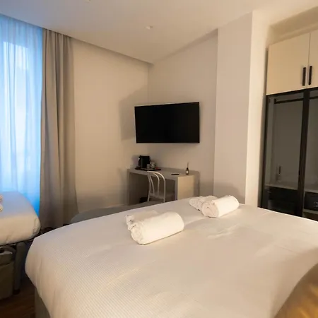 56-Orange-Street-Luxury-Accommodation-Rome-Room