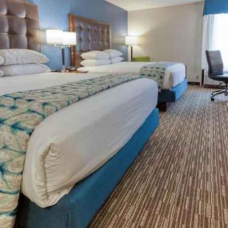 Heritage-Inn-Suites-St-Louis-Fenton-Trademark-By-Wyndham-Room
