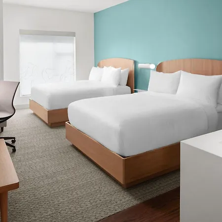 Element-Charlotte-Uptown-Hotel-Room