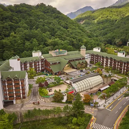 Osaek-Greenyard-Hotel-Yangyang-Exterior