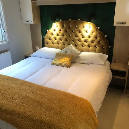 Seabreeze-Utopia-Walking-Distance-To-Beach-5-Star-Shorefield-Country-Park-Milford-On-Sea-Shorefield-Road-So41-0Lh-United-Kingdom-Beds