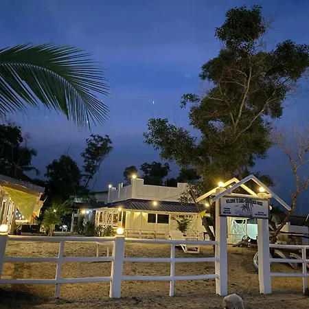 Saka-Saka-Beach-House-Sipalay-Exterior