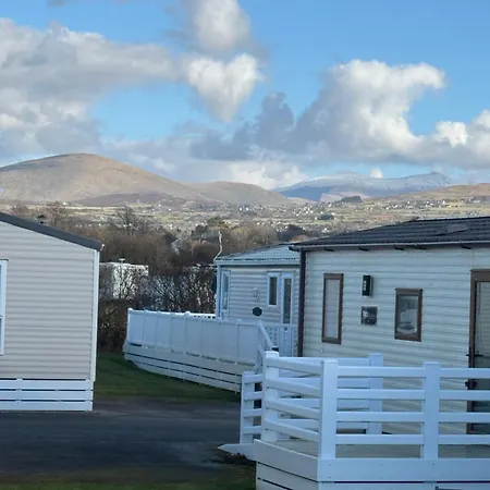 Snowdon-View-White-Tower-Holiday-Park-Llanwnda-Exterior