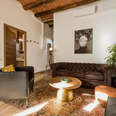 Magalhaes-Trad-Flat-In-Poble-Sec-Near-Ramblas-Barcelona-Room