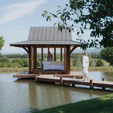 Linnaeus-Farm-Berry-By-Linnaeus-Collection-Exterior