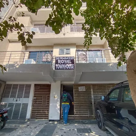 Royal-Townhouse-Hotel-New-Delhi-Exterior