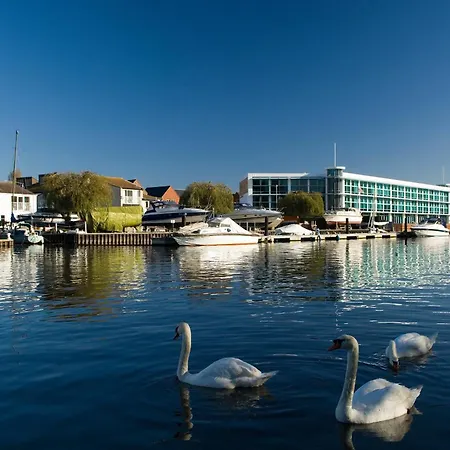 CaptainS-Club-Hotel-Spa-Christchurch-Nearby