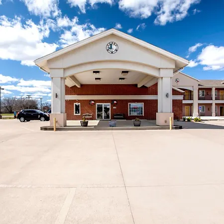Oyo-Hotel-Valley-View-Tx-I-35-Exterior