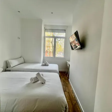 Hostal-Bernabeu-Madrid-Room