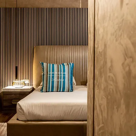 Le-Reve-De-Naim-Firenze-Hotel-Room