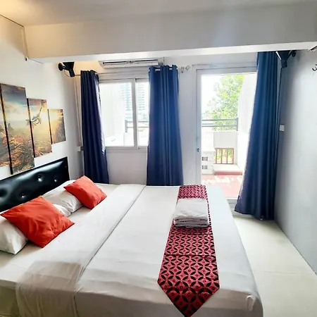 Happio-Near-Chabad-House-Hotel-Bangkok-Room