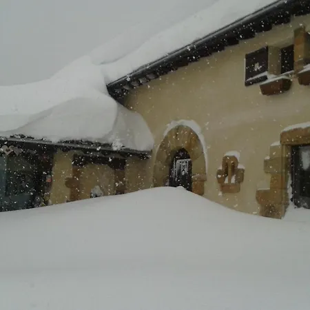 Posada-Rural-Lindos-Suenos-La-Lomba-Exterior