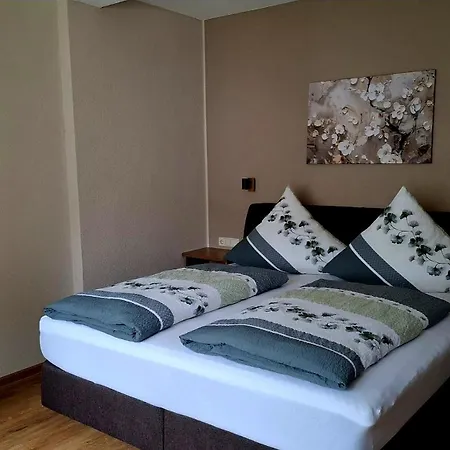 Zum-Weingutsmuseum-Hotel-Cochem-Beds