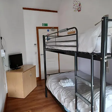 Voyage-Hostel-Rooms-With-Shared-Kitchen-Douglas-Room