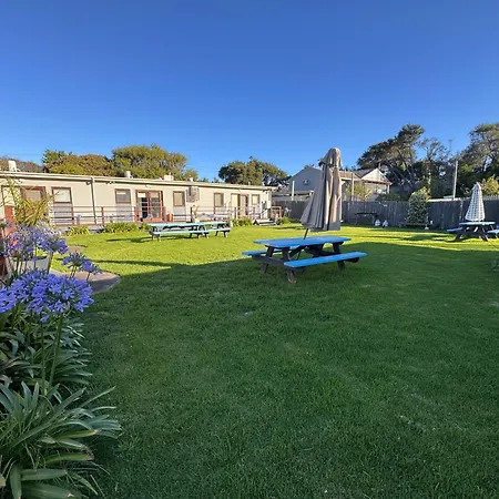 Beach-Holiday-Apartments-Red-Hill-South-Amenities